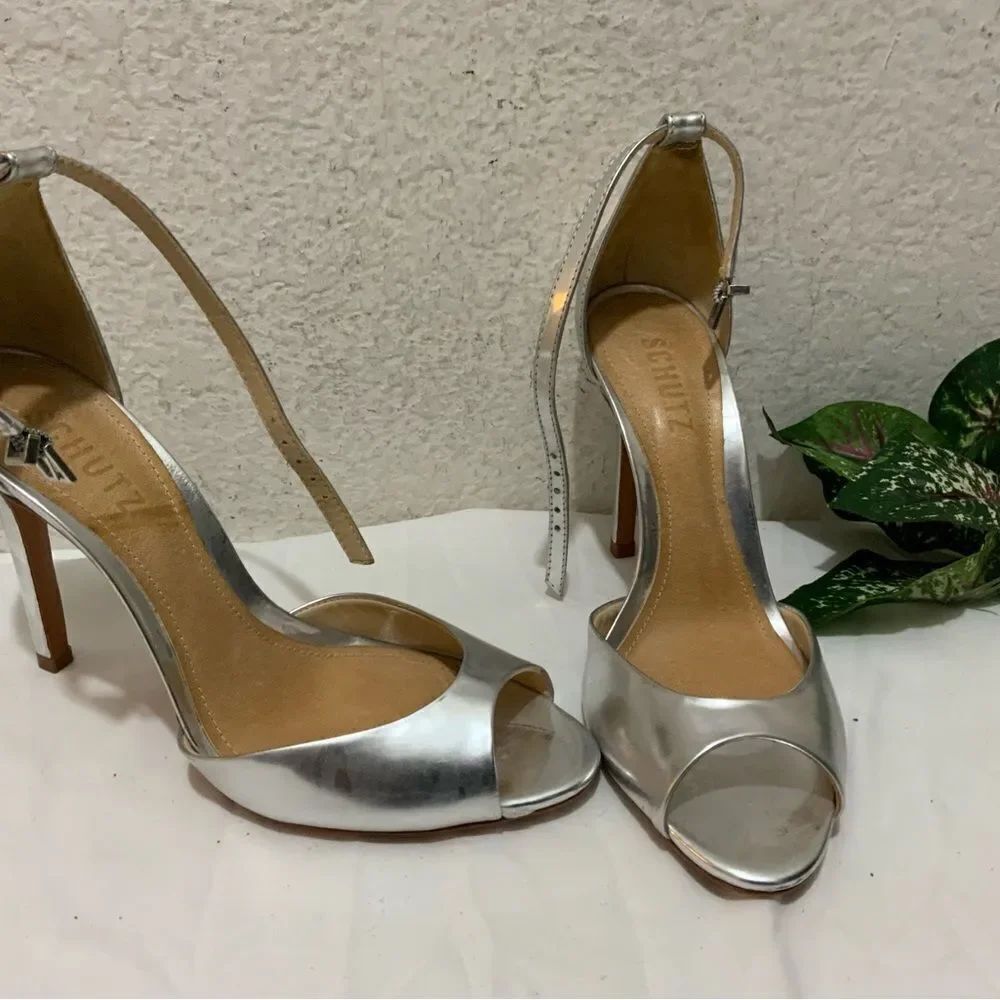 Schutz Saasha Lee Metallic Leather Open Toe Ankle Strap Heels Silver Size 7